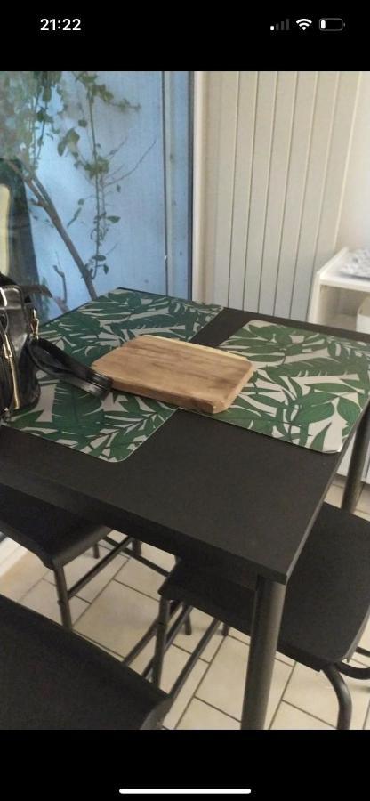 Se: 13A Rue Des Touleuses Pourpre Bed and Breakfast Cergy Esterno foto
