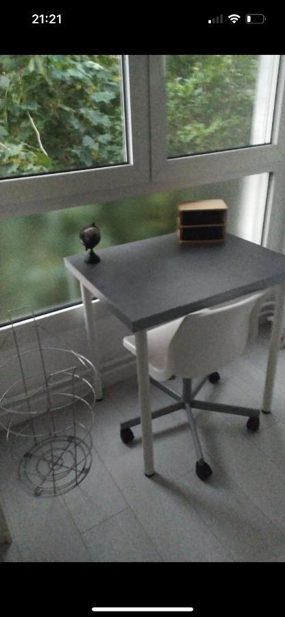 Se: 13A Rue Des Touleuses Pourpre Bed and Breakfast Cergy Esterno foto